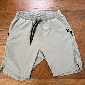 UNRL MENS Stride athletic shorts.  Sz small